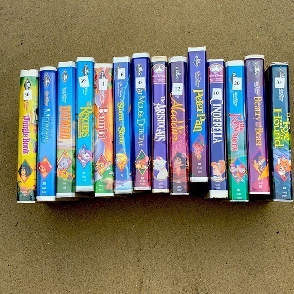 Walt Disney the classics vhs collection - Picture 1 of 16